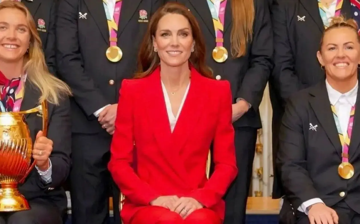 Kate Middleton - crveno odelo