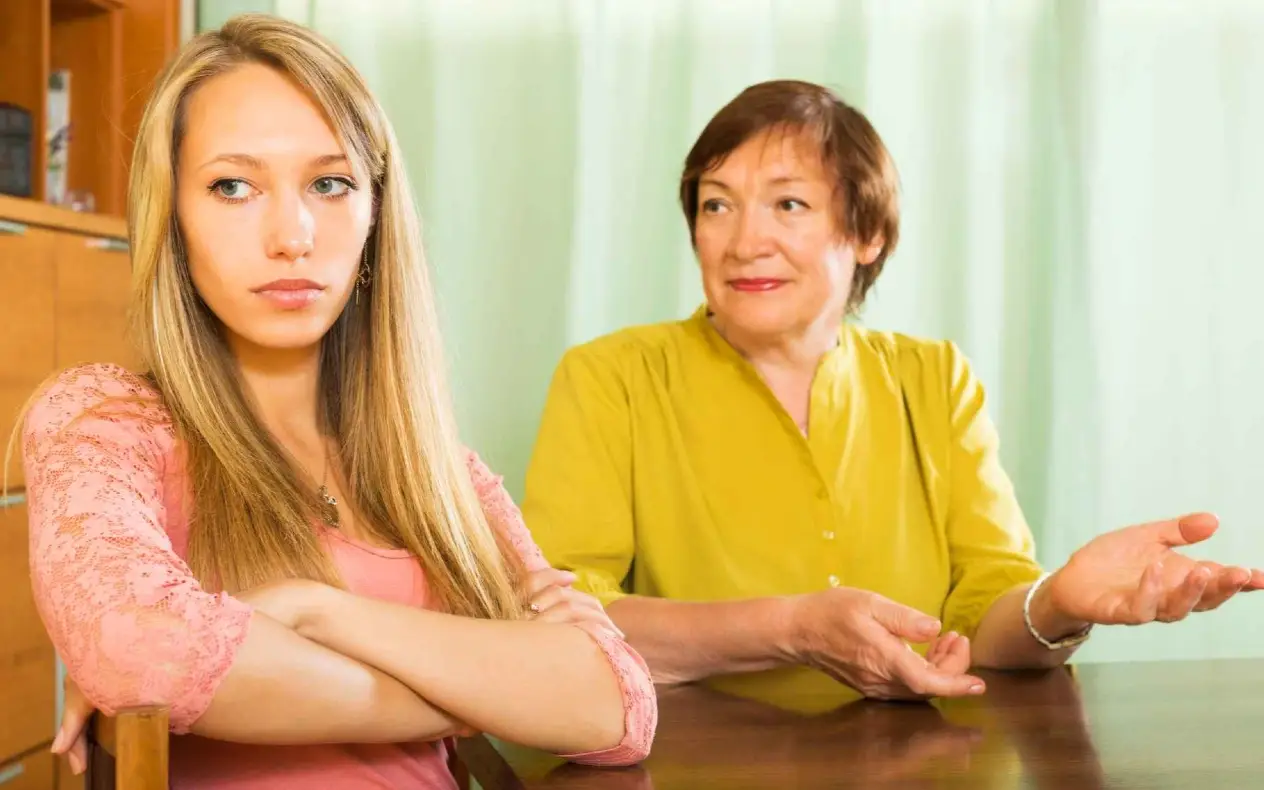 Snajka i svekrva u razgovoru