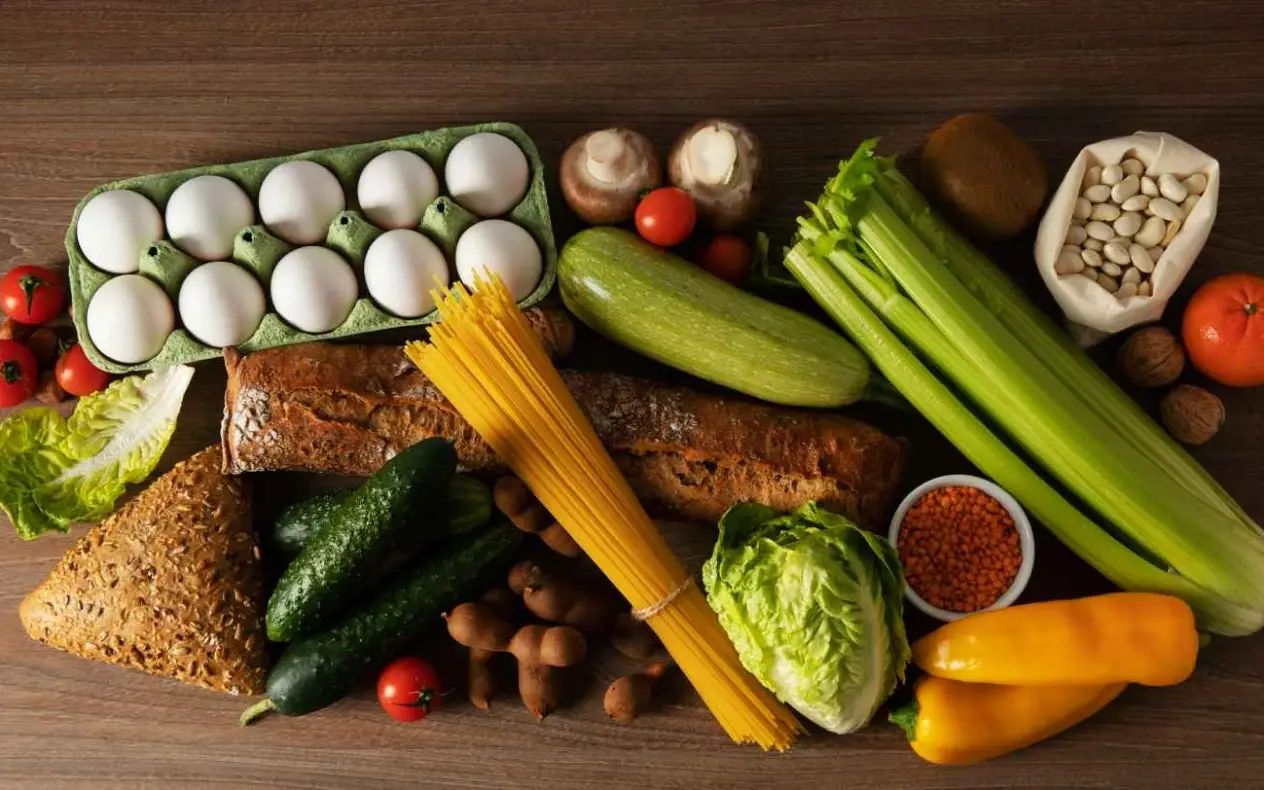 Osnovne životne namirnice - jaja, voće, povrće