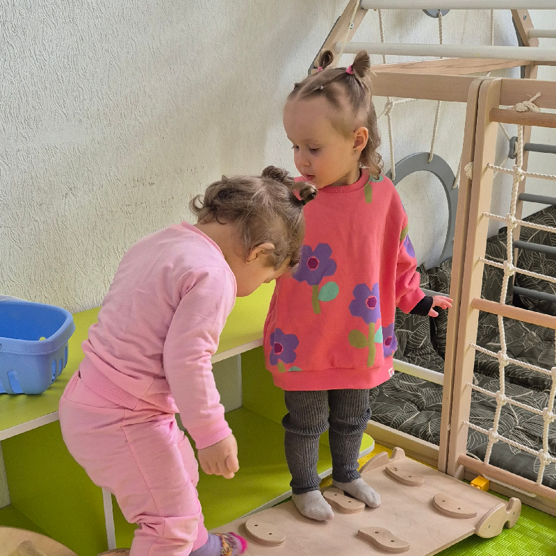 Наші переваги
Що малюки отримують на заняттях