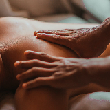 А ви знали що :
масаж дає м’язам розслабитися, знімаючи зайву скутість і напругу,
Після тренувань – виводить молочну кислоту, що накопичилася в м’язах
Стимулює кровообіг
Підвищує тонус шкіри , сприяє зміцненню тіла
Підсилює потік крові і лімфи
Запускає обмінні процеси
Усуває застійні явища в організмі
Покращує провідність нервових закінчень
Заспокоює нервову систему, покращує сон і знімає психічне напруження