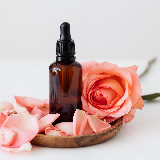 Масаж засобами ароматерапії вимагає попередньої підготовки
Проводити масаж з аромамаслами можна тільки на попередньо очищеної шкірі,
при цьому для повної процедури краще комбінувати його з попереднім очищенням скрабом
, а для щоденного легкого масажу – досить умовно і очищення тоніком або лосьйоном.