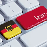 У це важко повірити, але в Європі німецька мова рідна для більшої кількості людей, ніж англійська
Нею з дитинства розмовляють 130 мільйонів людей,
тож у Європі вона друга за поширеністю серед рідних мов після російської
І, звісно,не обмежується Німеччиною. В Австрії, Швейцарії, Люксембурзі й Ліхтенштейні люди також переважно спілкуються німецькою — там це головна або одна з офіційних мов