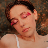 Професіонали розрізняють декоративну і медичну косметику, але все це – процес однієї дії – створення макіяжу
Тому не варто думати, що нанесення денного крему – це не макіяж
Це макіяж і він теж вимагає знань і умінь