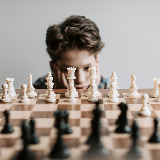 Шахи – цікава, захоплююча і корисна гра, яка розвиває логічне та аналітичне, творче і абстрактне мислення. 


Вона тренує витривалість і вміння мислити на перспективу, планувати і вибудовувати дії заздалегідь. 