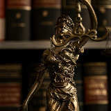 Юридичні поради від адвоката, юриста  є цінними для орієнтування в складнощах правової системи
Тільки професійні юристи з досвідом зможуть на етапі консультації допомогти Вам правильно зорієнтуватися в усіх аспектах і визначити правильну позицію по справ
 Коли ви стикаєтеся з юридичними проблемами або приймаєте важливі рішення з правовими наслідками, консультація з адвокатом може суттєво змінити результати, які ви досягнете
