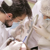 Запорука здорової та красивої посмішки - своєчасне виявлення стоматологічних захворювань та їх лікування

 Рекомендовано відвідувати лікаря-стоматолога з профілактичною метою не рідше ніж раз на півроку
Тільки з таким відповідальним підходом вдасться усунути причину патології, а не її наслідки