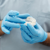 Вирівнювання зубів
Вирівнювання зубів - процедура для відновлення прикусу яку проводить лікар-ортодонт
Проводиться корекція зростання і розвитку щелепи, виправлення форми і розміру зубних рядів