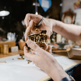 Годинник - це надійний помічник, компаньйон на всі випадки життя і просто красивий аксесуар, що доповнює стильний образ..
Тому так важливо, щоб вони справно працювали та мали презентабельний вигляд. Дорогий годинник потребує відповідного їх статусу догляду