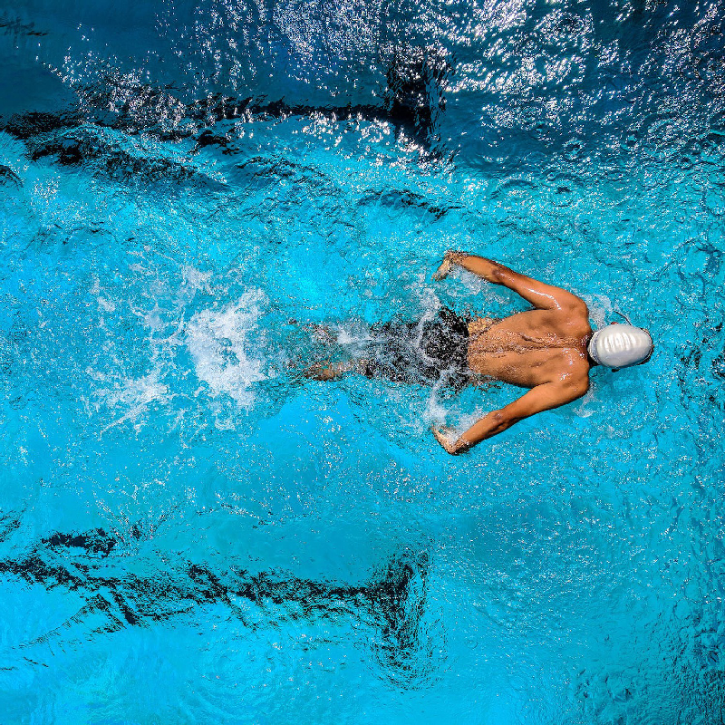 Плавання – один із найбільш популярних та приємних видів спорту
Це універсальне заняття, яке підходить практично всім: як новонародженим, так і старшим людям.
 Водні процедури відмінно впливають на здоров’я, зовнішність, настрій і самопочуття, тому нікому не завадить відвідування басейну навіть задля профілактики