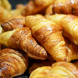 Французькі круасани - легендарна випічка,яка стала символом французької кулінарії