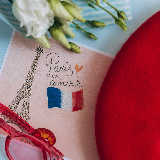 Вивчаючи французьку мову Ви неодмінно захочете познайомитися ближче з культурою та традиціями, архітектурою , визначними місцями Франції...
Особливо цікаво відвідати Париж - місто закоханих