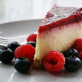 Чізкейк - це солодка страва, що складається з основи з роздрібленого бісквіта або печива,
яка зазвичай наповнюється сиром,
яйцями та цукром, і зазвичай запікається
Докладніший фірмовий рецепт можна дізнатися на уроках кондитерського мистецтва:)