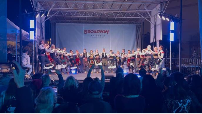 California radiated in the colors of the Serbian homeland: The Folklore group "Avala" proudly brought the spirit of our homeland