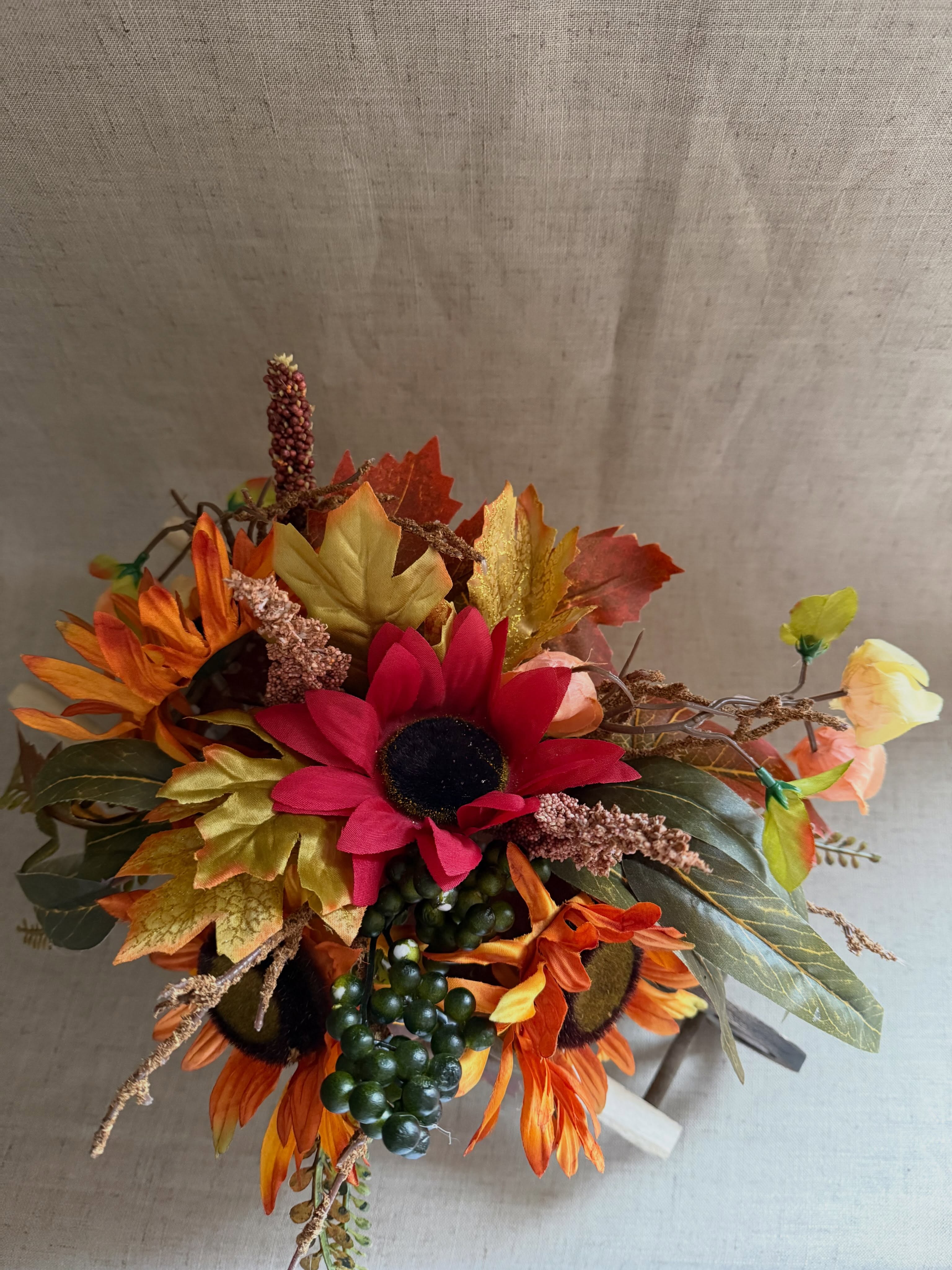Carreta otoñal decorativa toque de sofisticación para tu