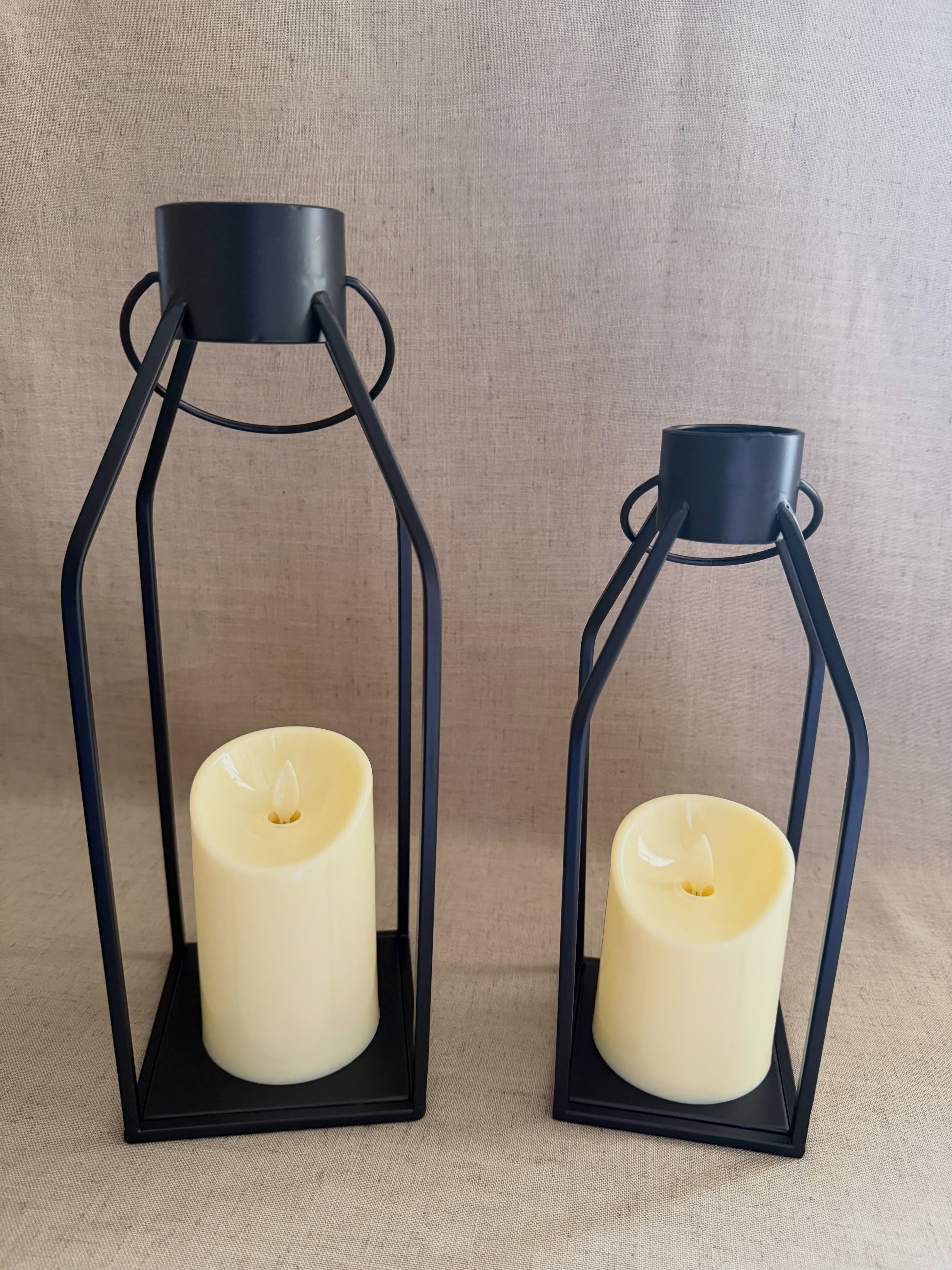 Linternas de metal negro con velas LED