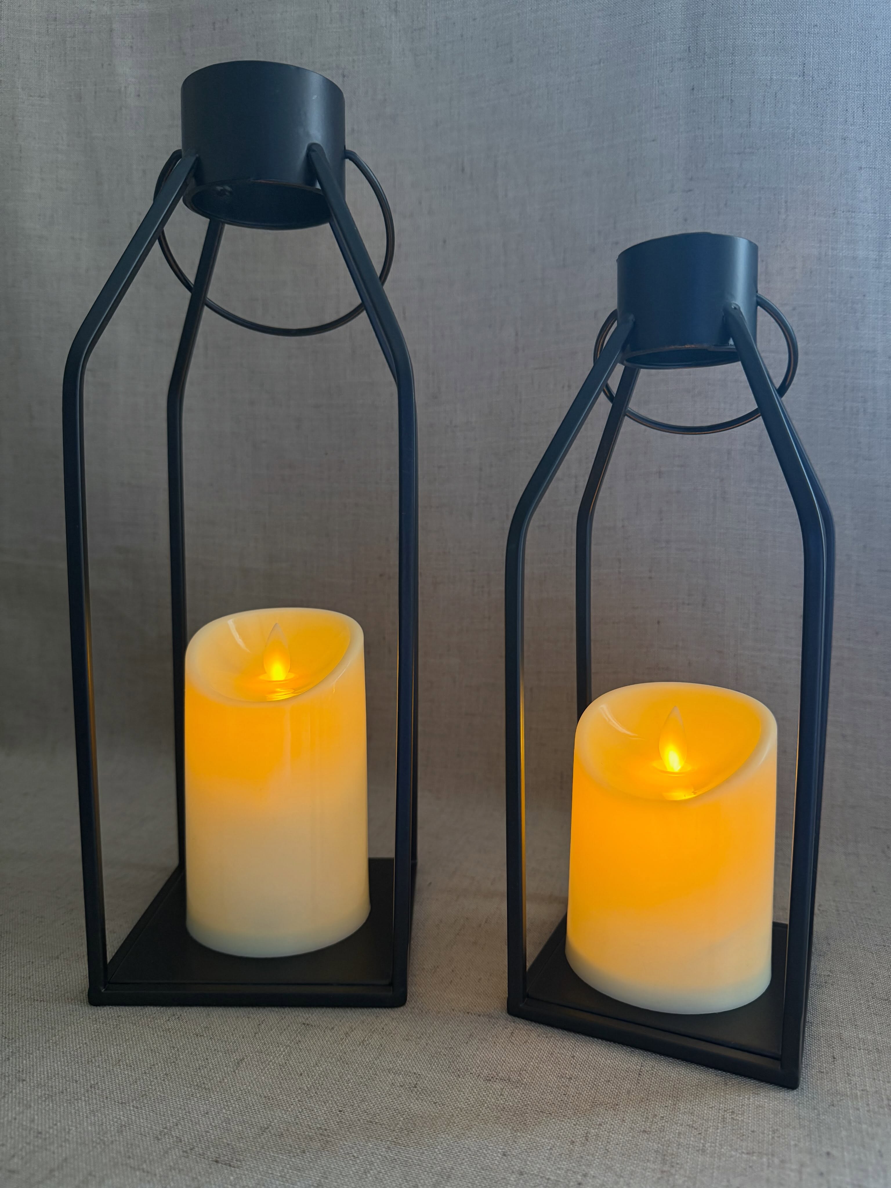 Linternas de metal negro con velas LED