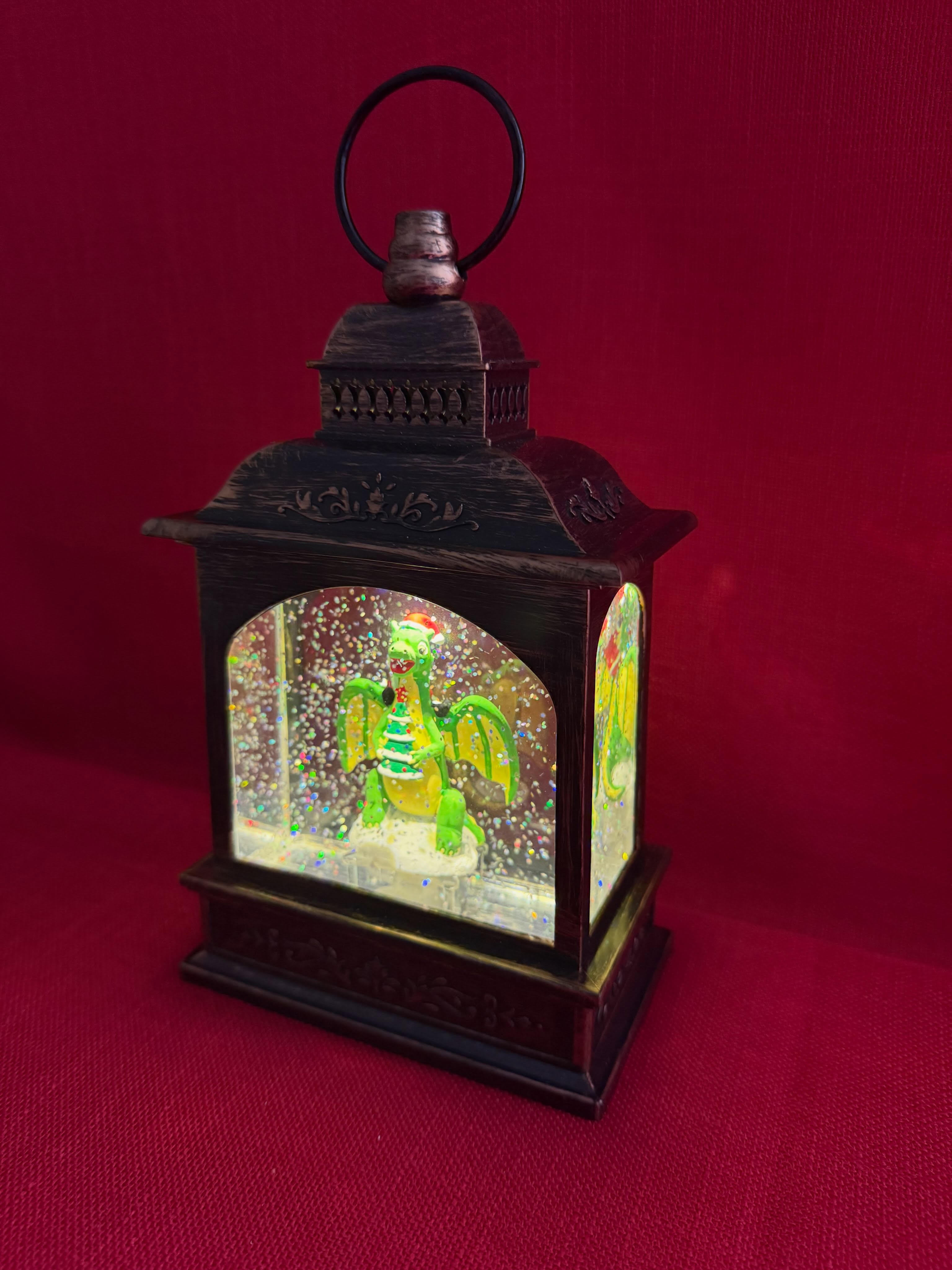Linterna de agua navideña estilo farol con Dragon y Santa