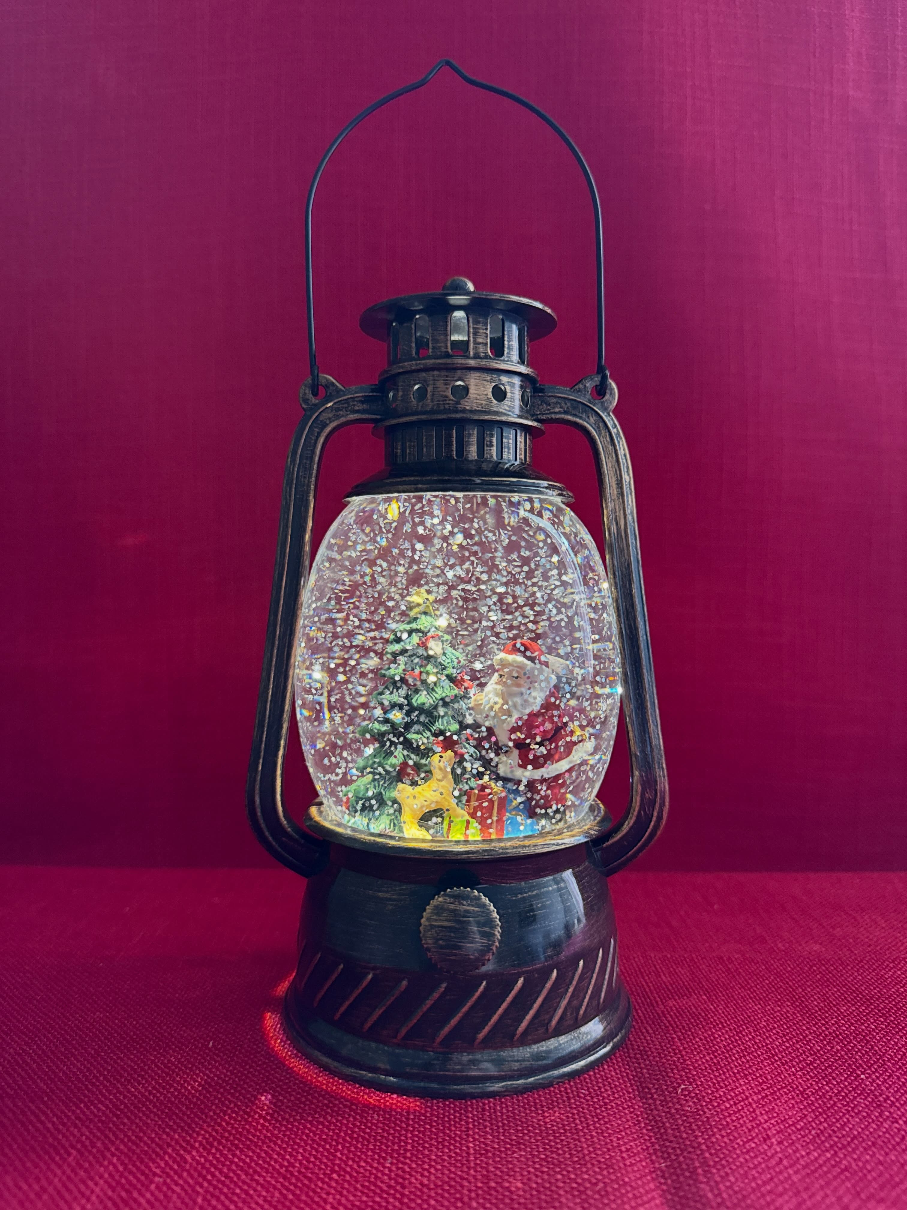 Linterna de agua navideña estilo farol con Santa Claus