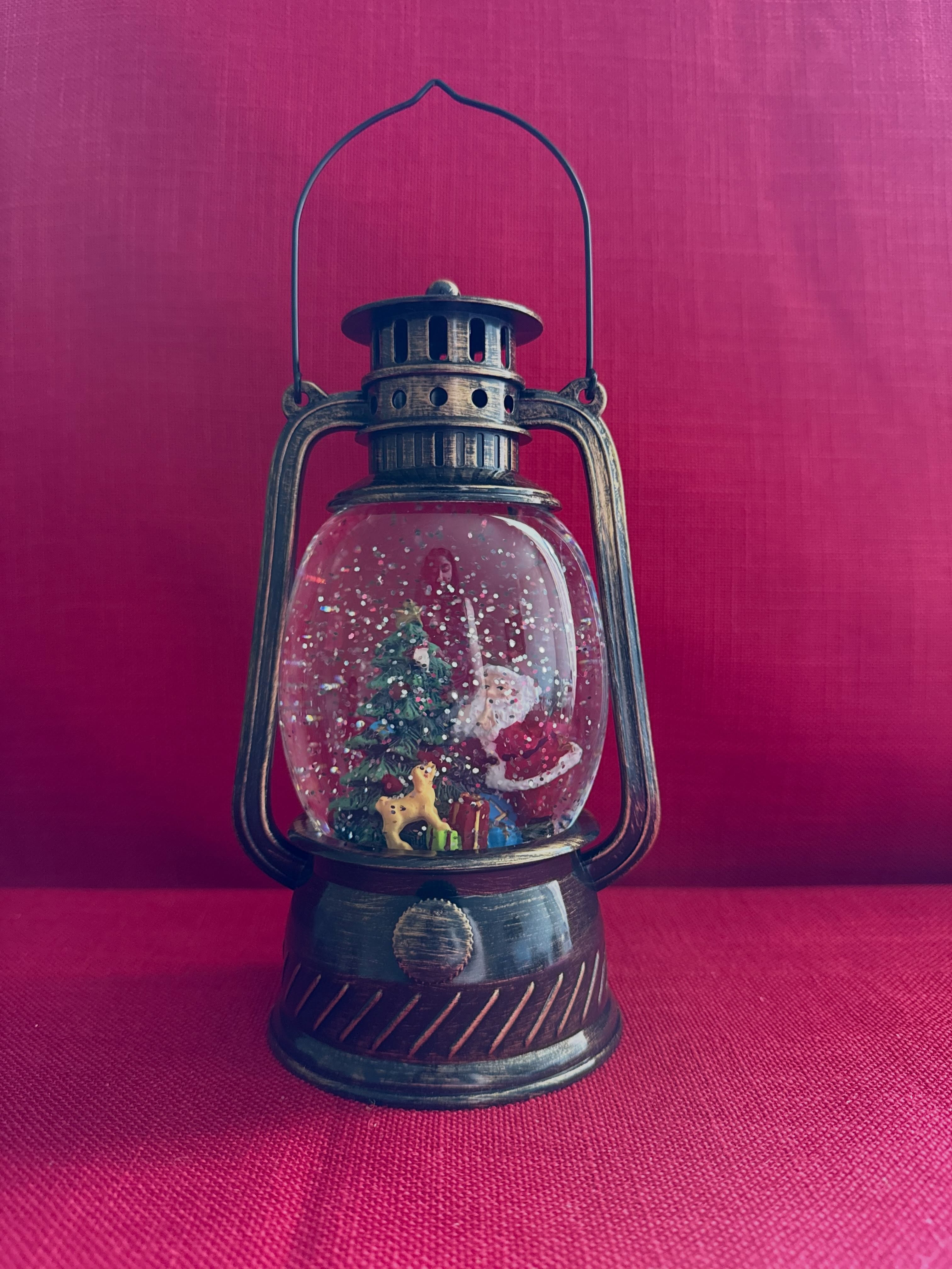 Linterna de agua navideña estilo farol con Santa Claus
