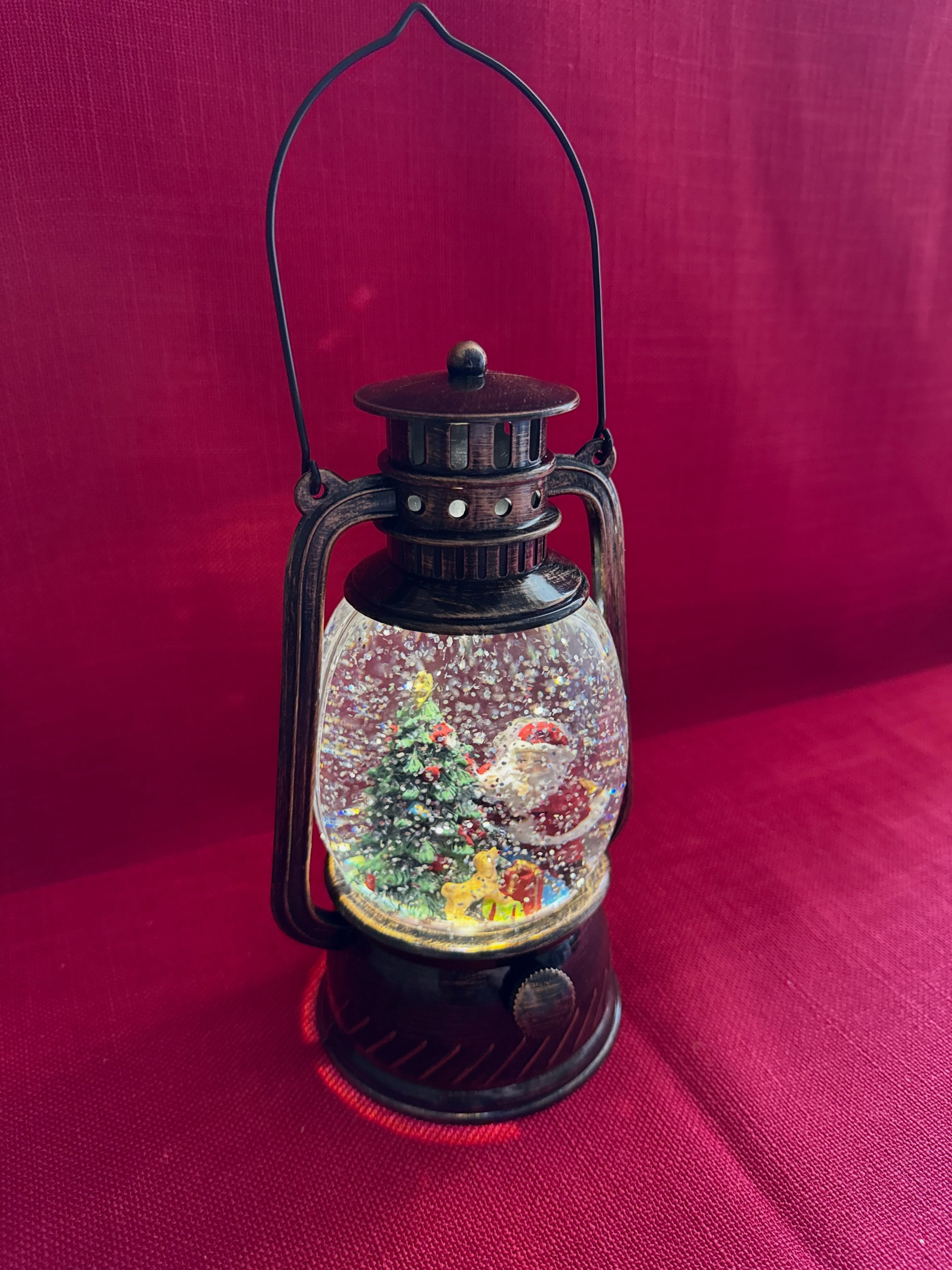 Linterna de agua navideña estilo farol con Santa Claus