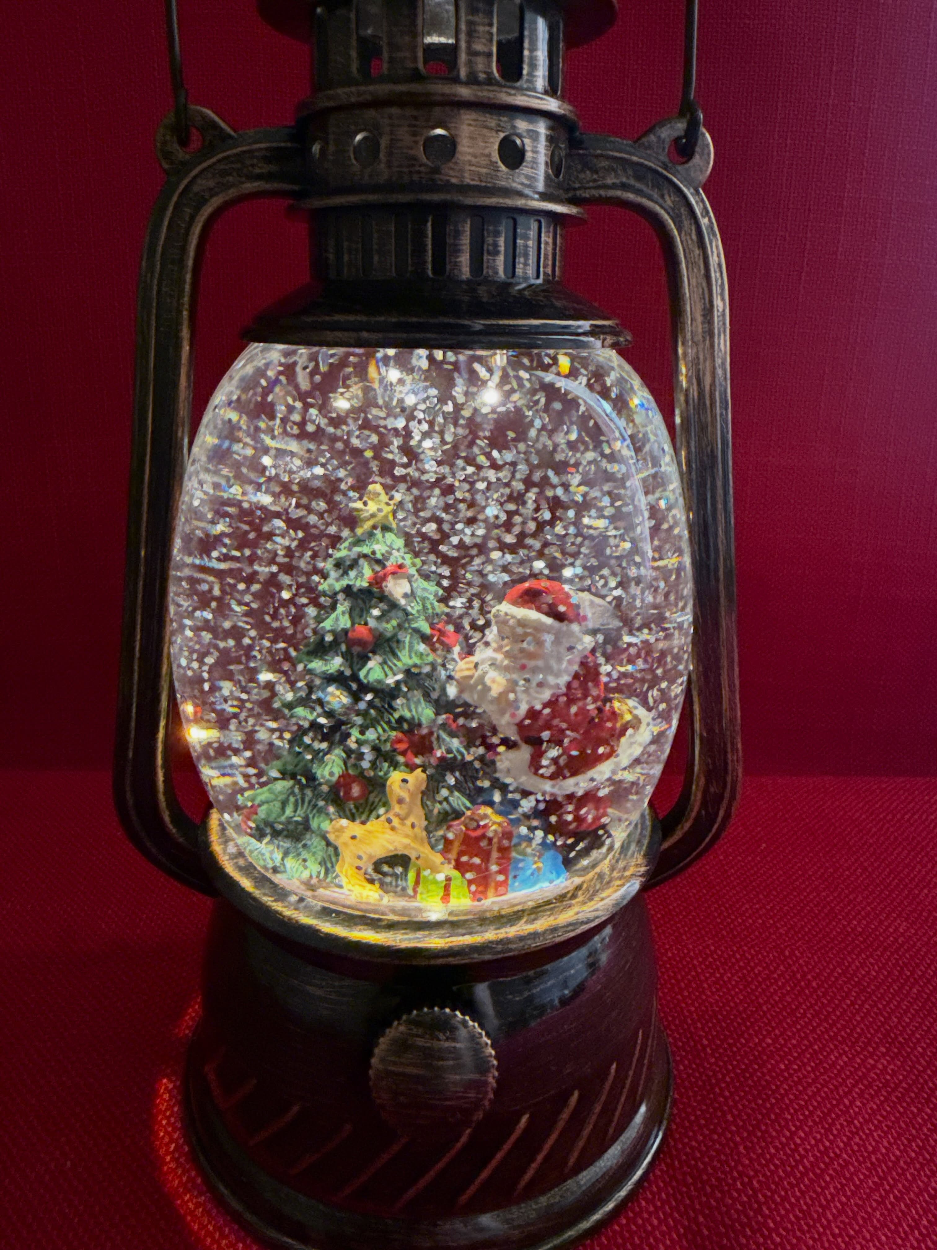 Linterna de agua navideña estilo farol con Santa Claus