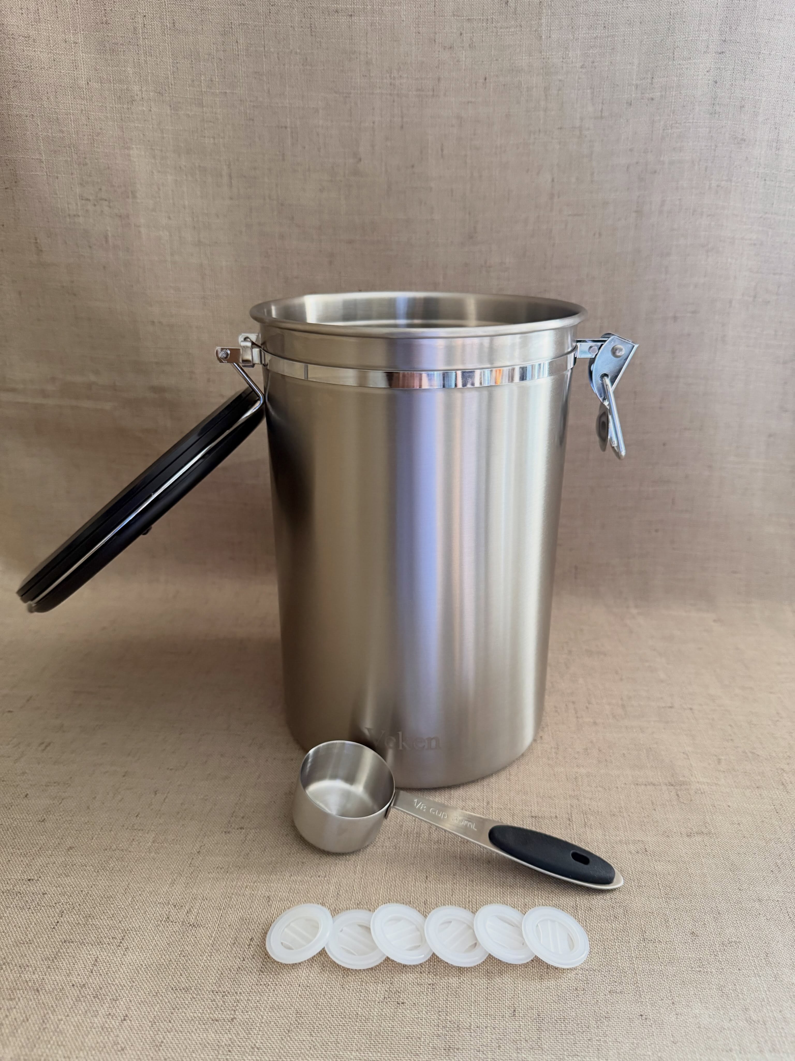 Contenedor de almacenamiento color gris hermético con