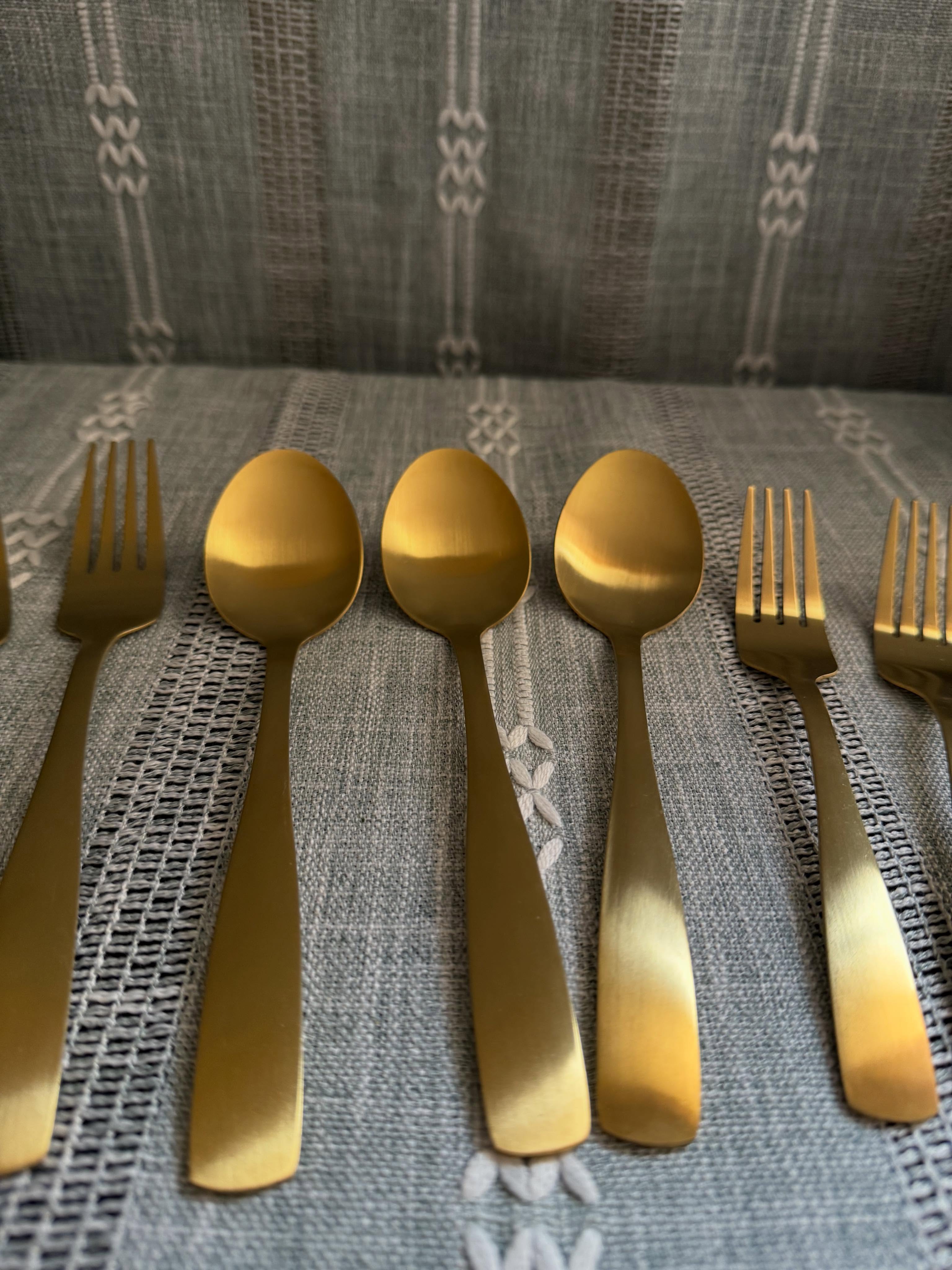 Juego de cubiertos de 24 piezas de acero inoxidable incluye