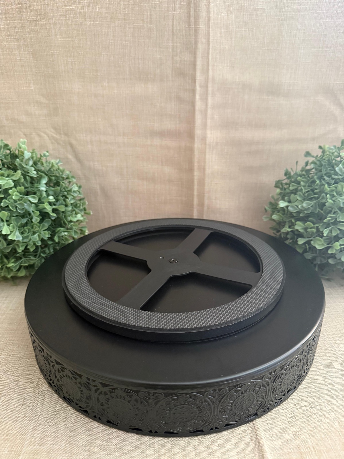 Bandeja Metal Negra con Borde Decorativo