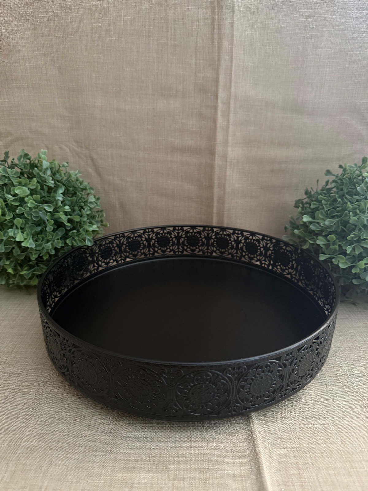 Bandeja Metal Negra con Borde Decorativo
