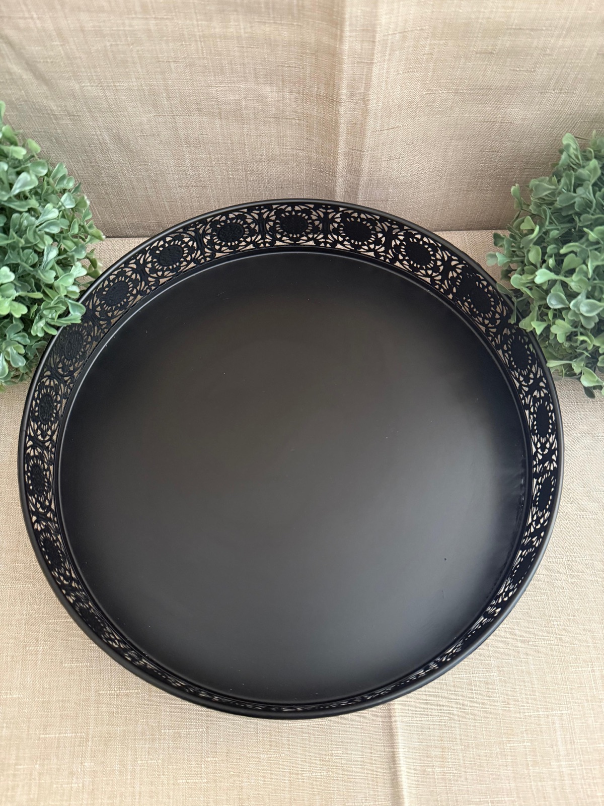 Bandeja Metal Negra con Borde Decorativo