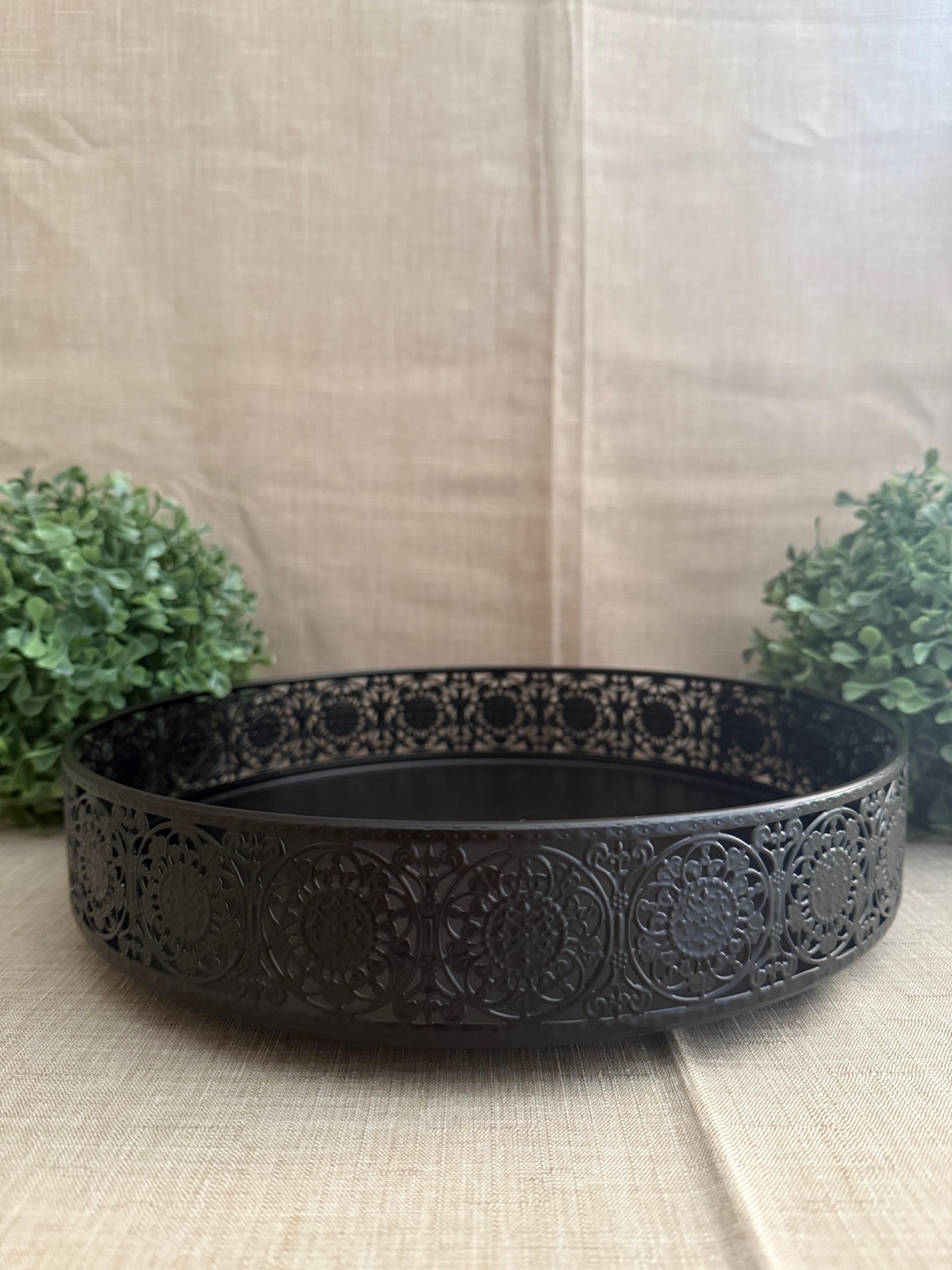 Bandeja Metal Negra con Borde Decorativo