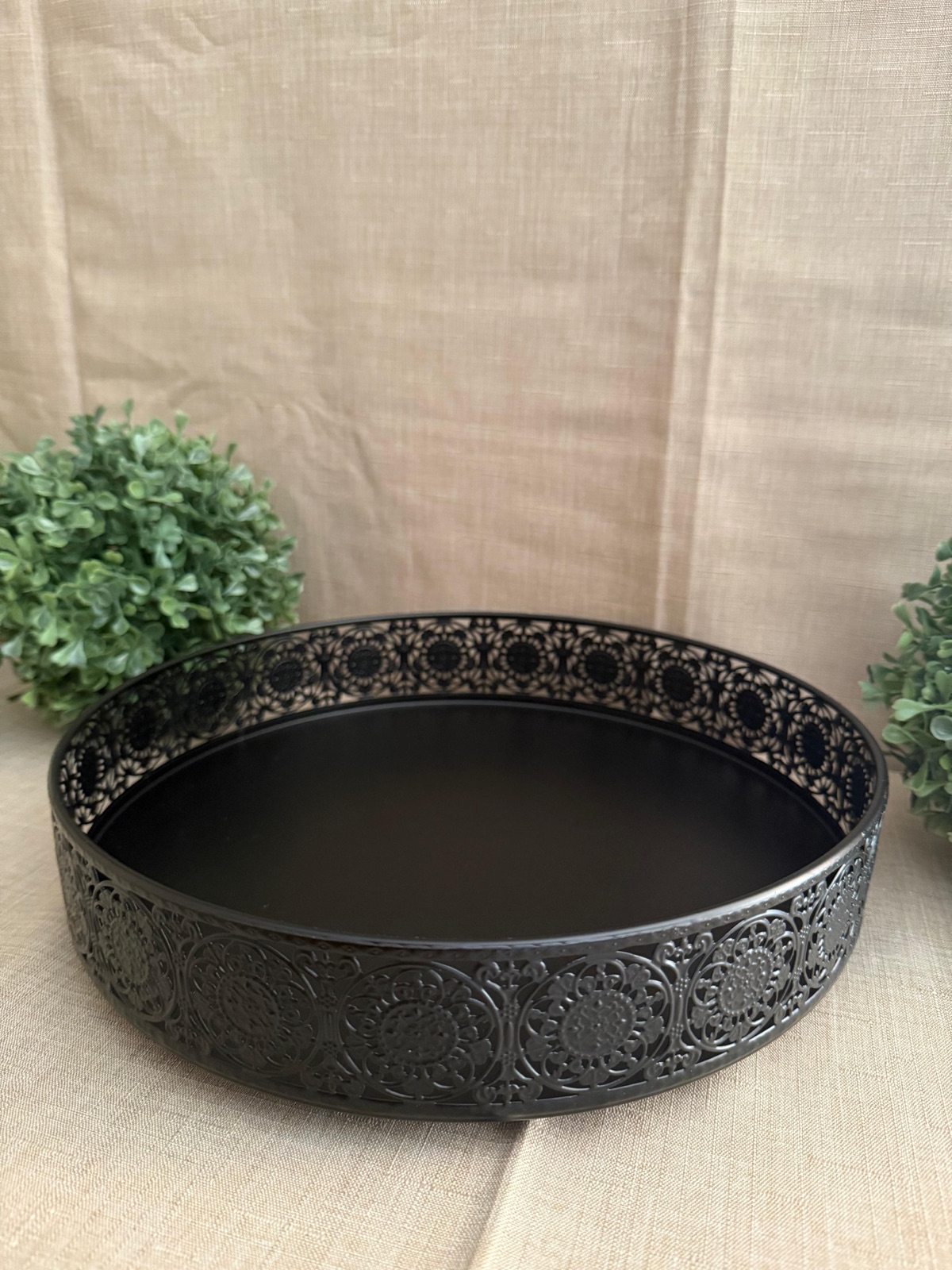 Bandeja Metal Negra con Borde Decorativo