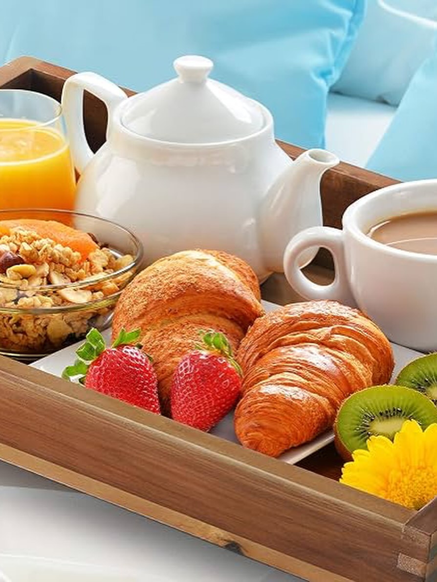 Bandeja de acacia café brilloso par almacenar artículos del
