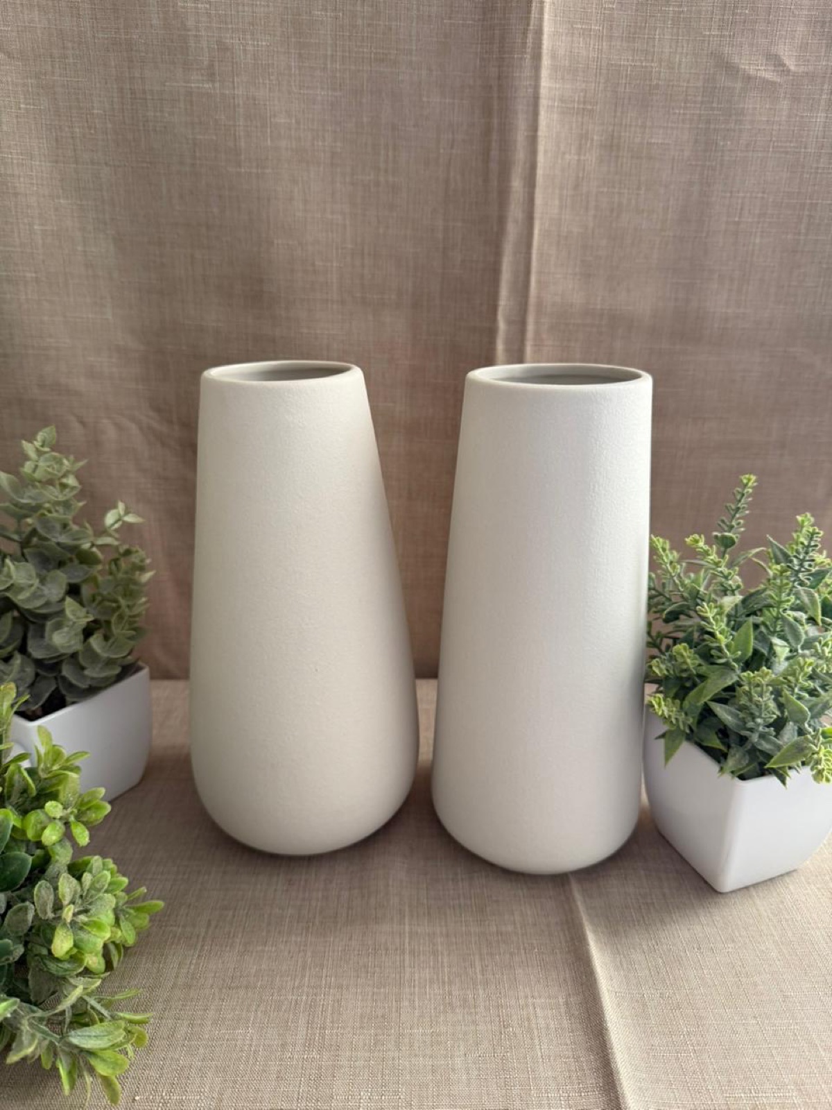 Set de 2 Floreros Cónicos Blancos