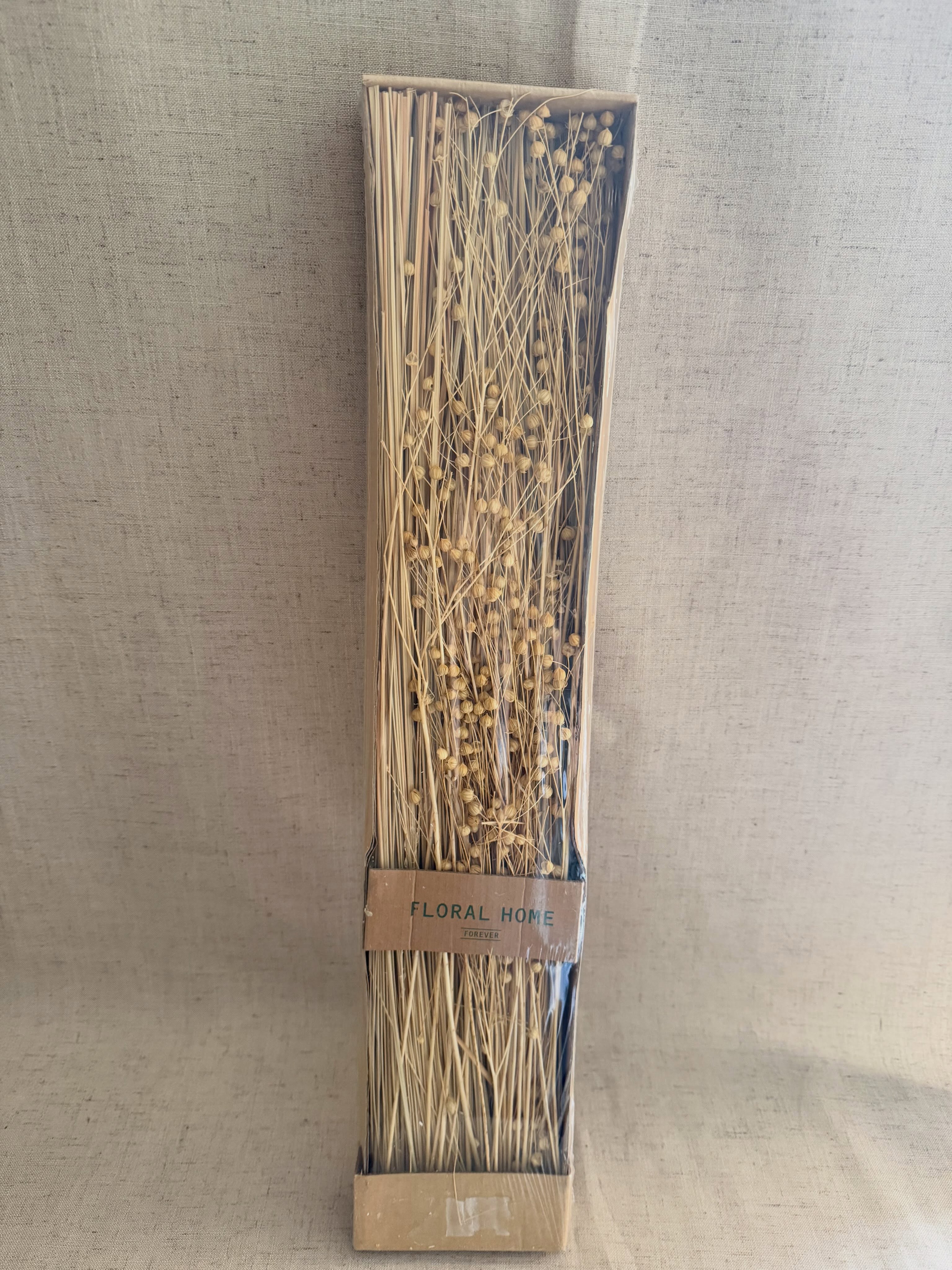 Pampas de ramas con esferas pequeñas de mesa