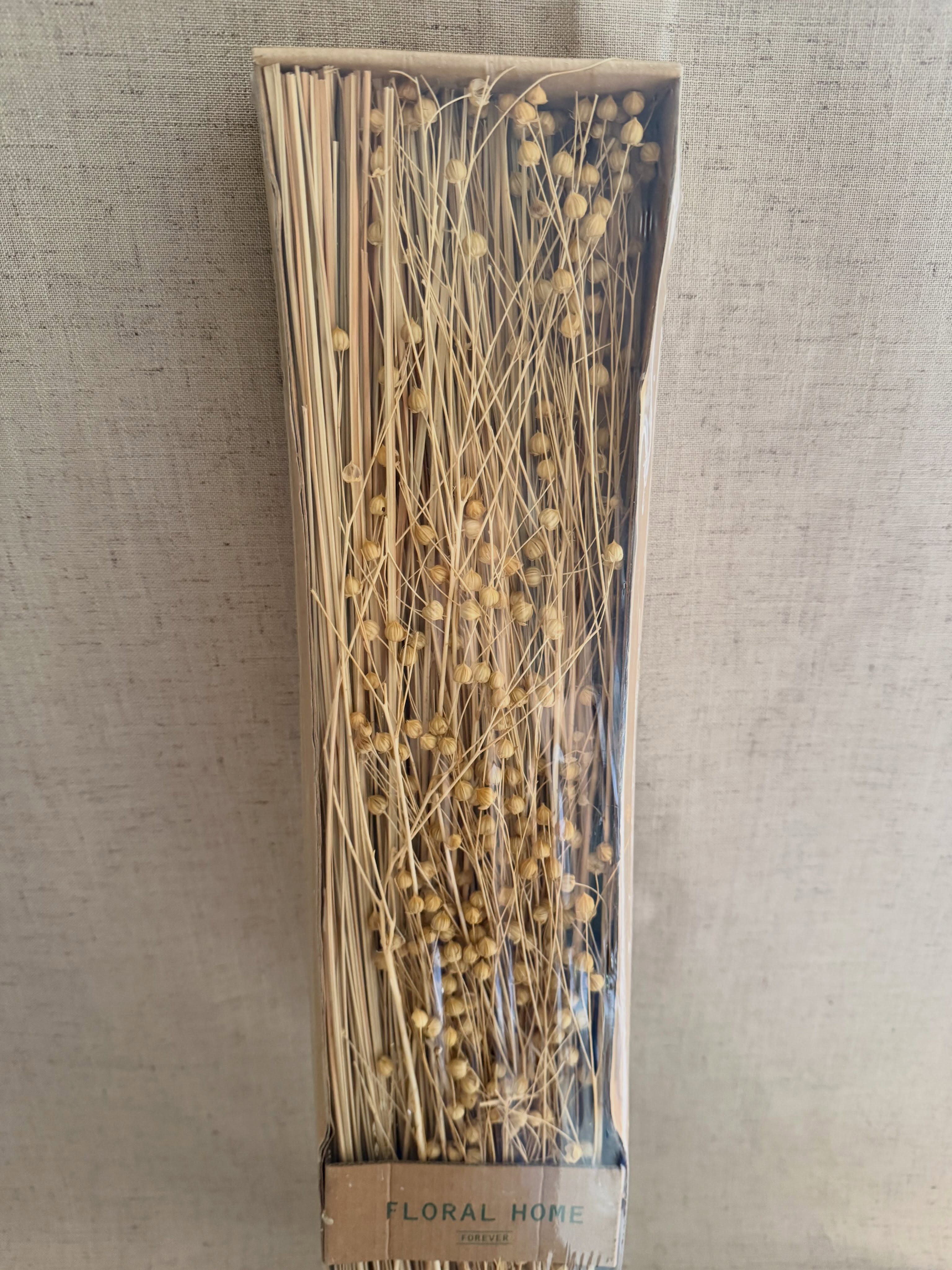 Pampas de ramas con esferas pequeñas de mesa