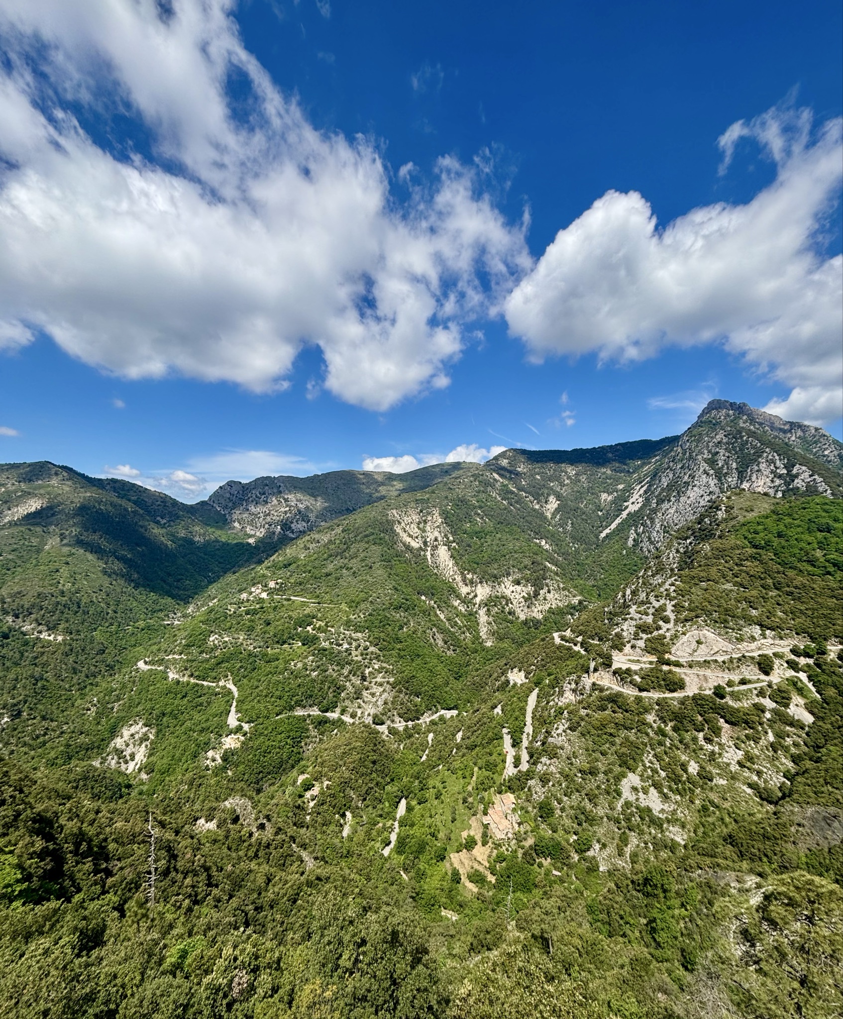 Photo prise sur La vallée des Paillons et les villages alentours
