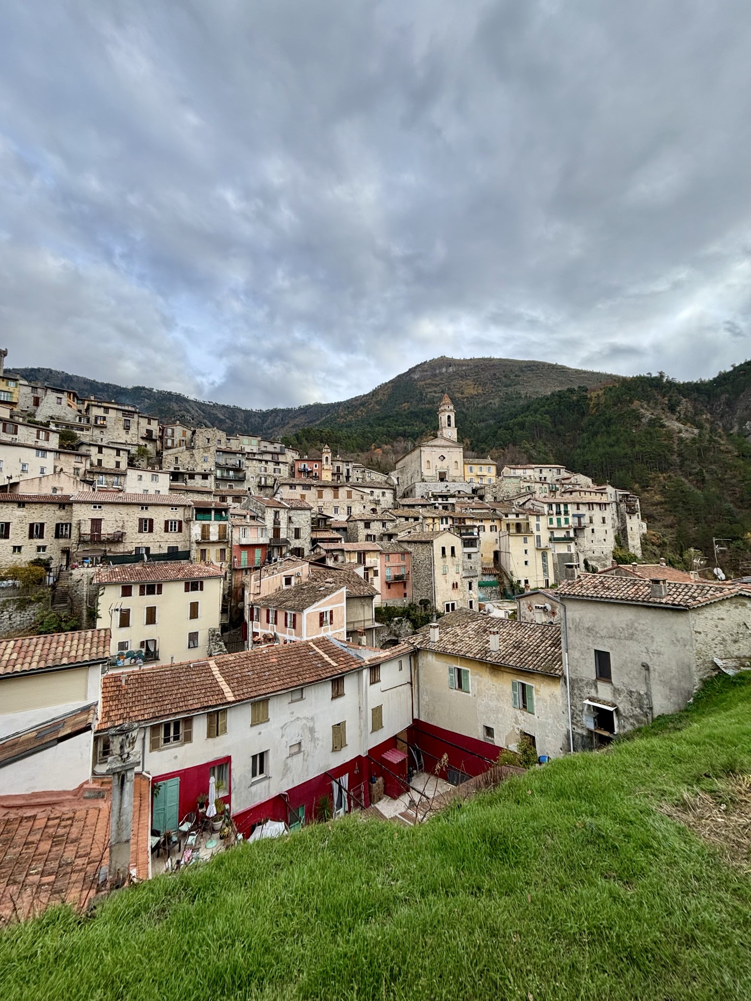 Photo prise sur La vallée des Paillons et les villages alentours