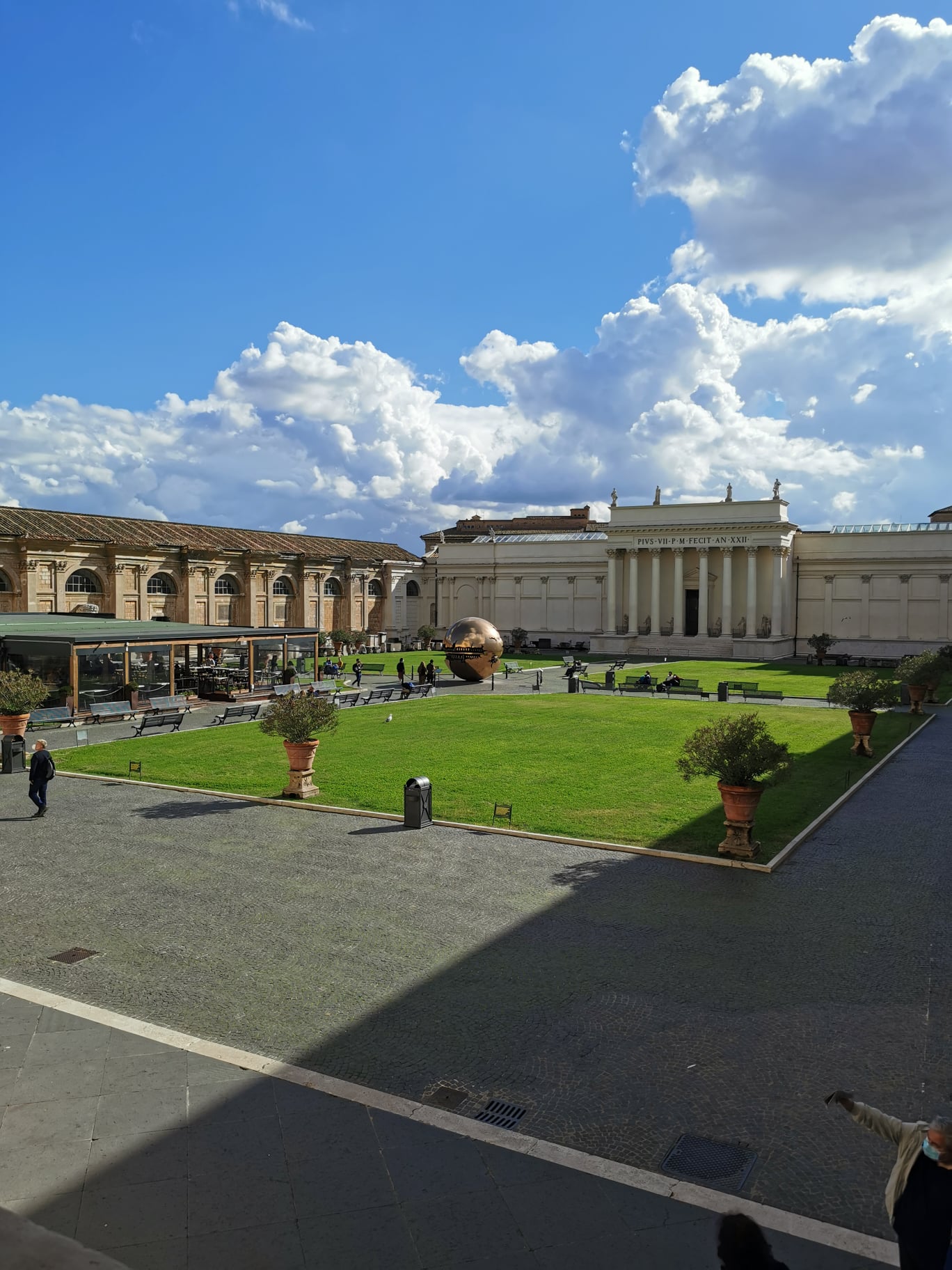 Dziedziniec Muzeum Watykańskiego