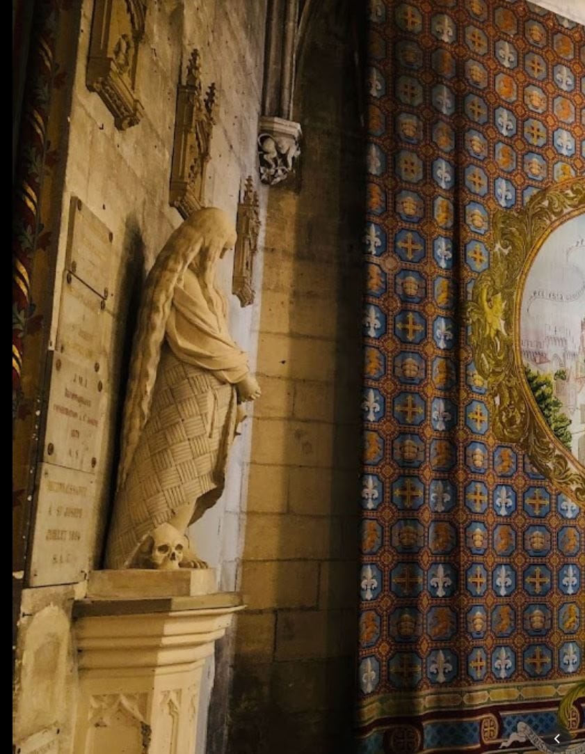 Rzeźba ciężarnej Marii Magdaleny w kościele w Awinionie.