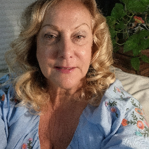 Brenda Feikls headshot