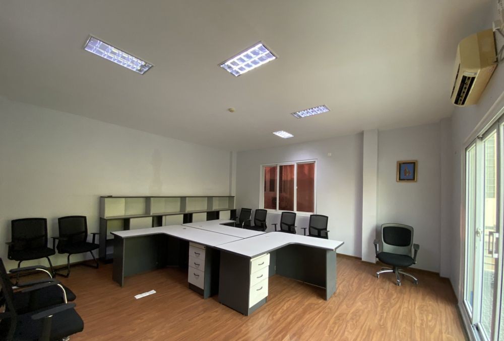 Spacious Office Available for Rent - Image 5