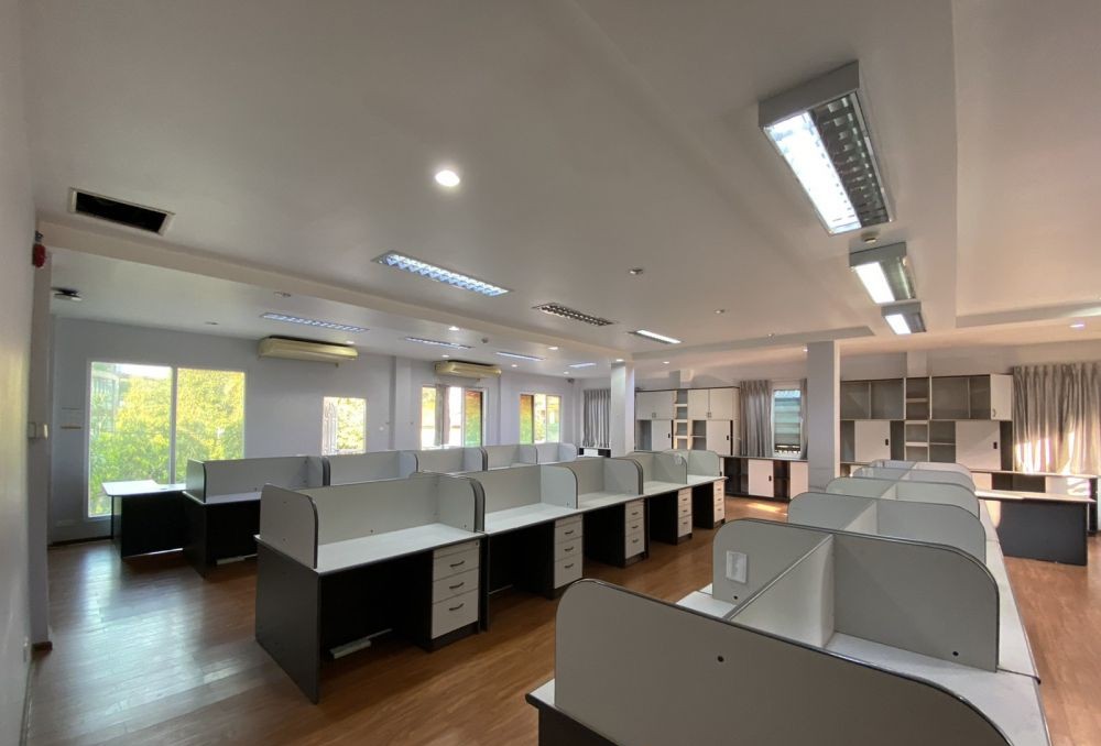 Spacious Office Available for Rent - Image 2