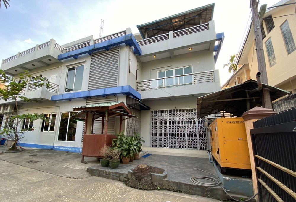 Spacious Office Available for Rent - Image 1