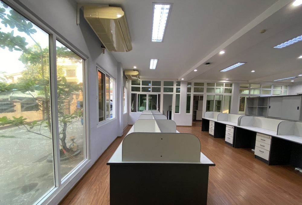 Spacious Office Available for Rent - Image 3