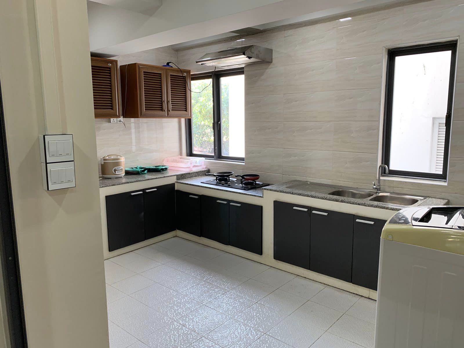 Three bedrooms for rent in Yankin - Image 5