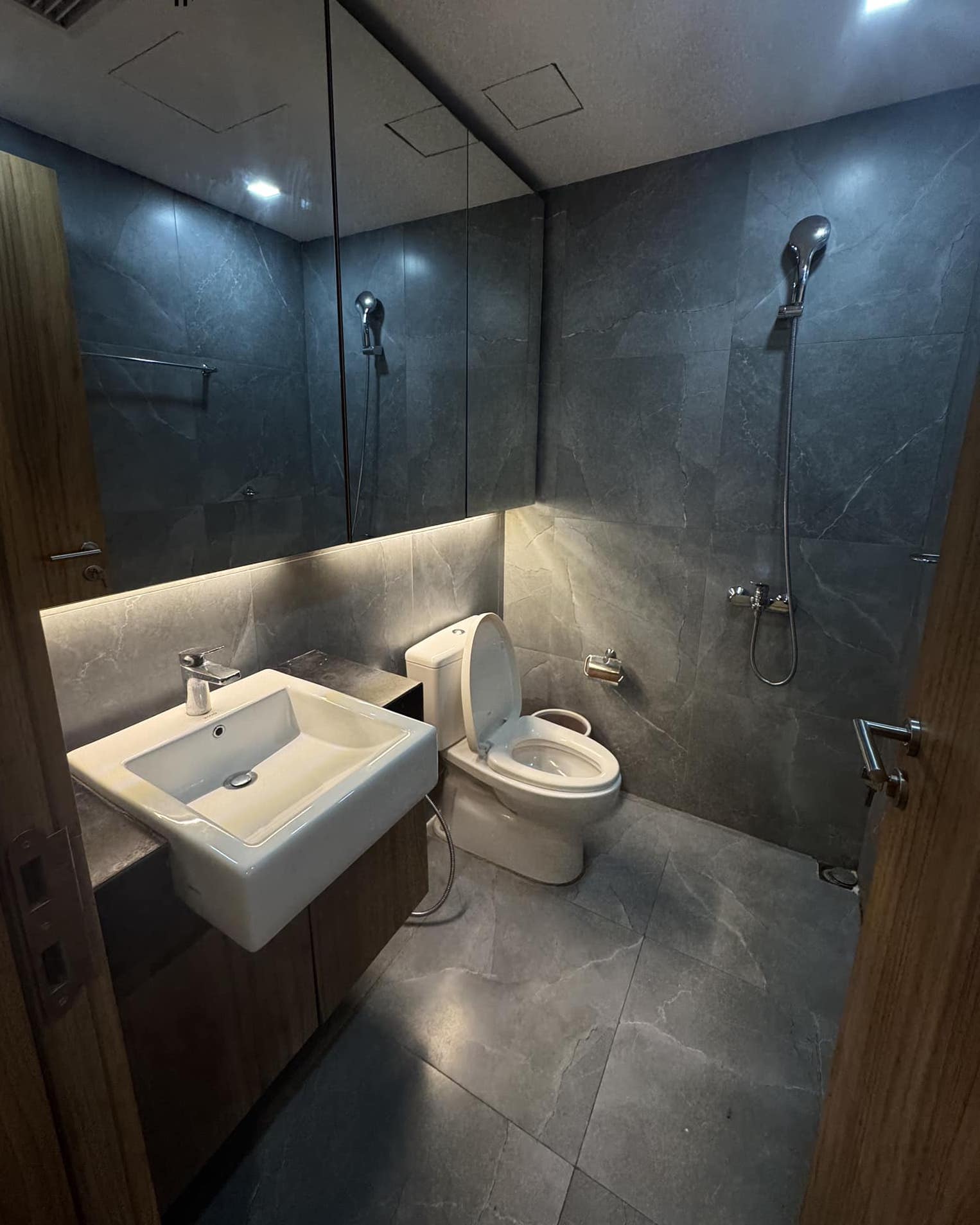 Diamond Inya Palace condo for rent - Image 2