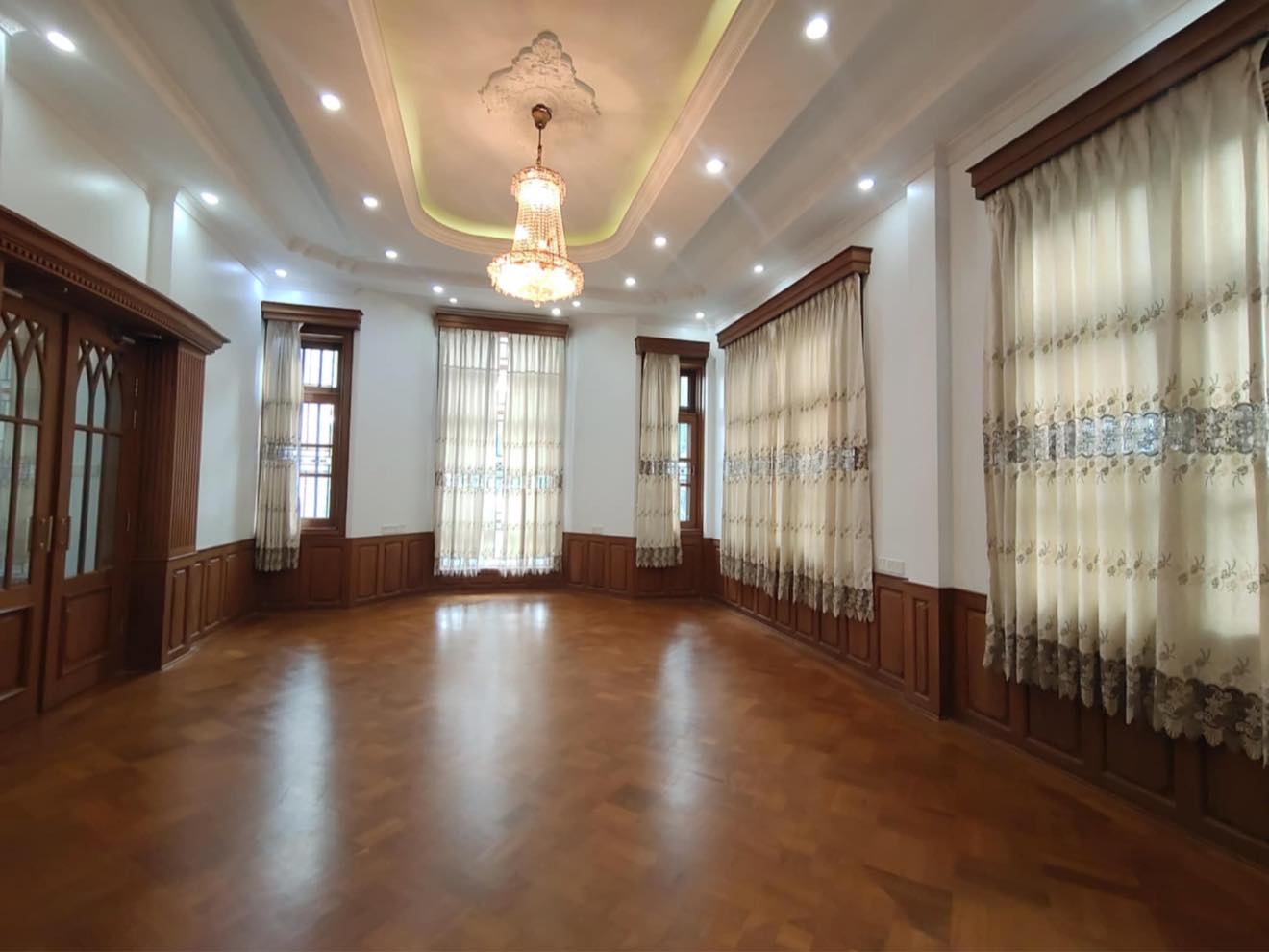Office Space or House for Rent in Golden Valley - Image 9