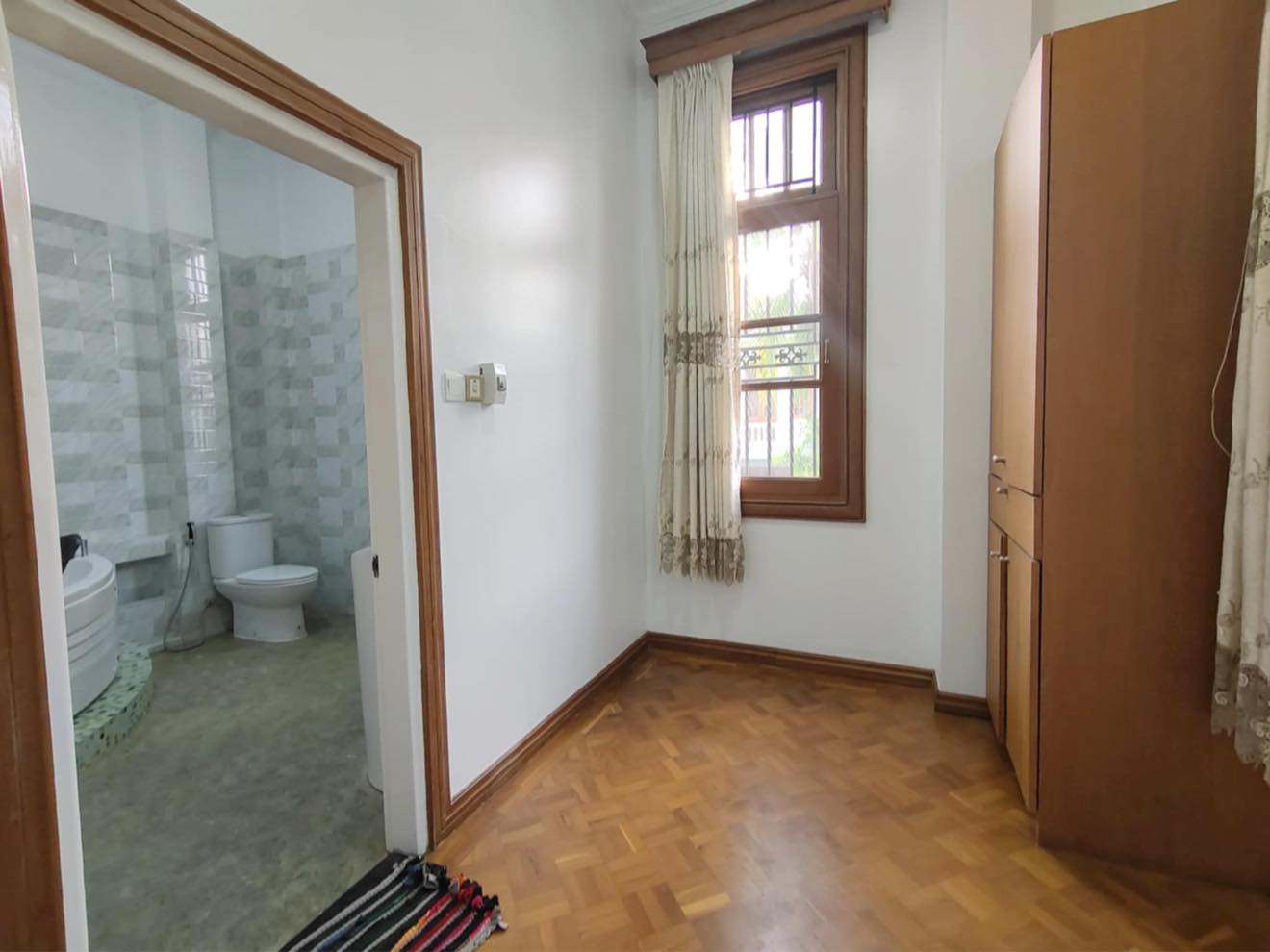 Office Space or House for Rent in Golden Valley - Image 11